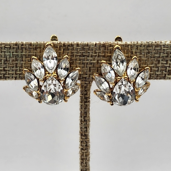 Vintage Clear Rhinestone Trifari Clip On Earrings Gold Tone - Picture 2 of 10